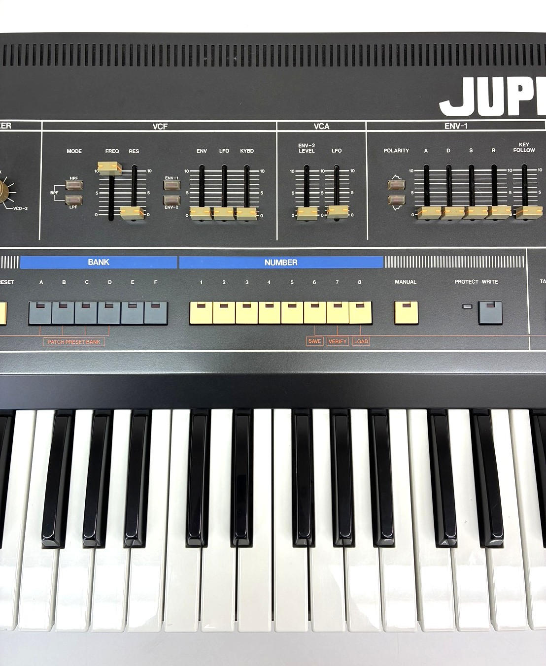 ROLAND (ローランド) / Jupiter-6 アナログシンセサイザー