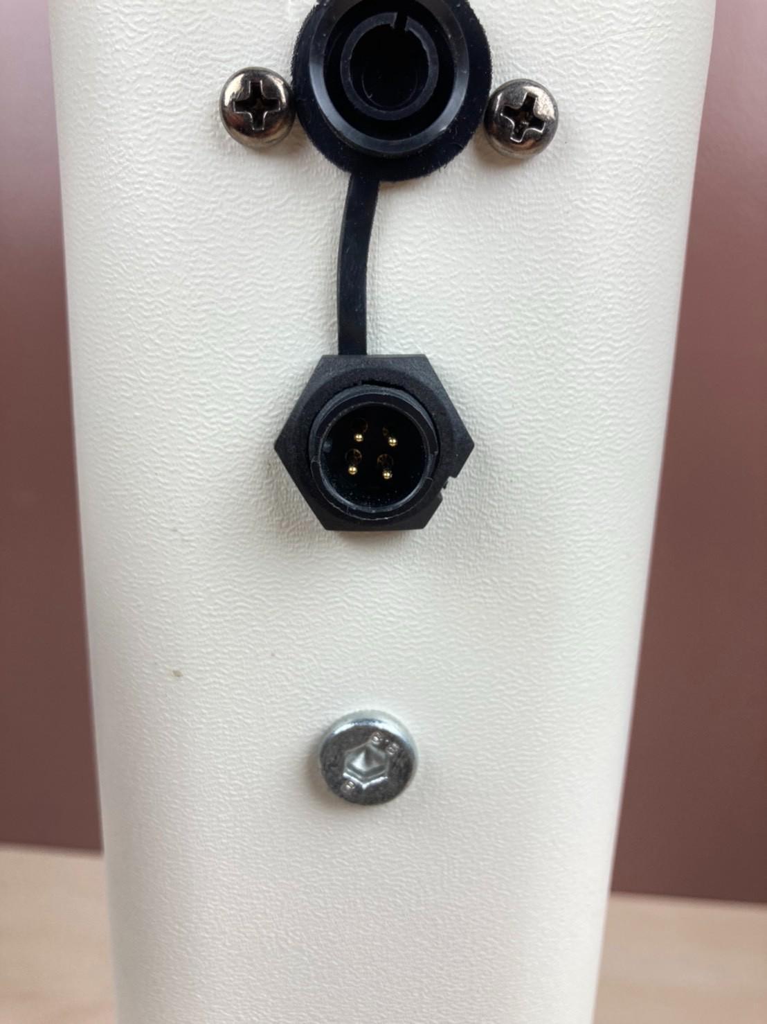 小さいけど頑張る! / コンパクトコラムスピーカー(ホワイト) ■S0048