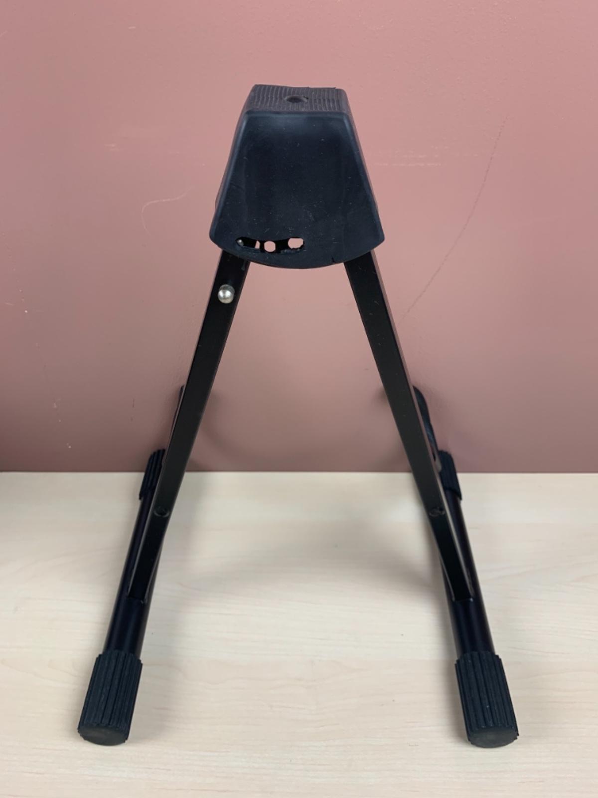 PLAYTECH(旧ZENN) (プレイテックゼン) / GSE BLACK ギタースタンド S0150