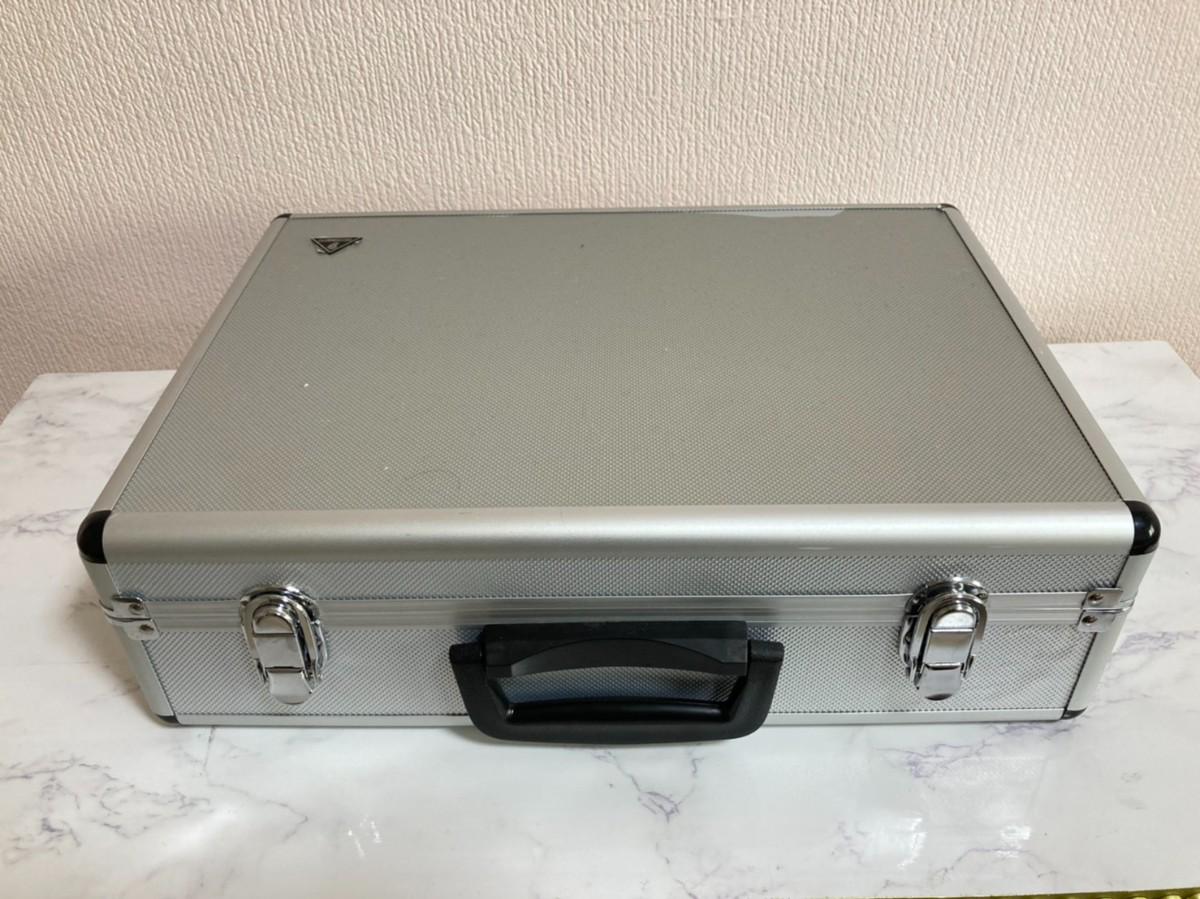 ベリンガー / ジュラルミンケース (フィルム剝れあり)