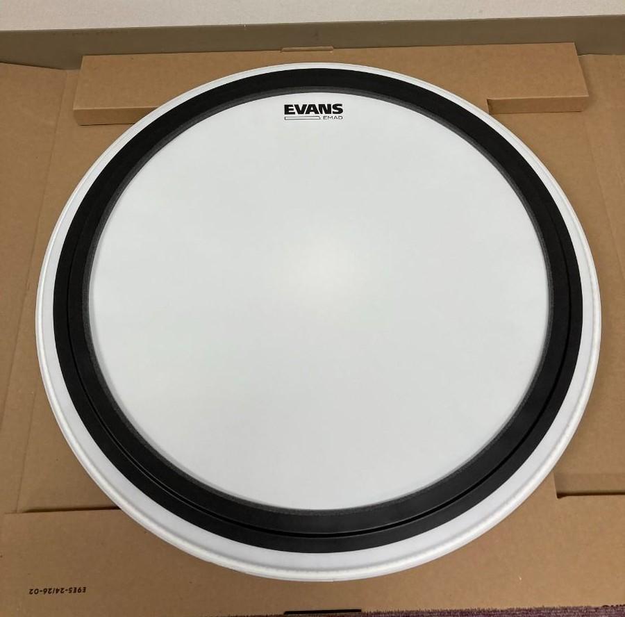 EVANS (エバンス) / BD24EMADCW バスドラム用ドラムヘッド C1028