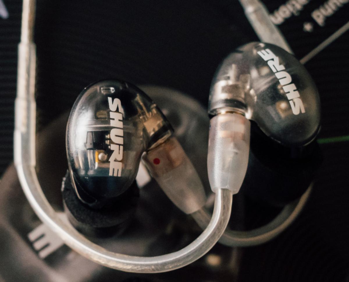 SHURE / AONIC4 SE42HYBK+UNI-A ブラック 高遮音性イヤホン