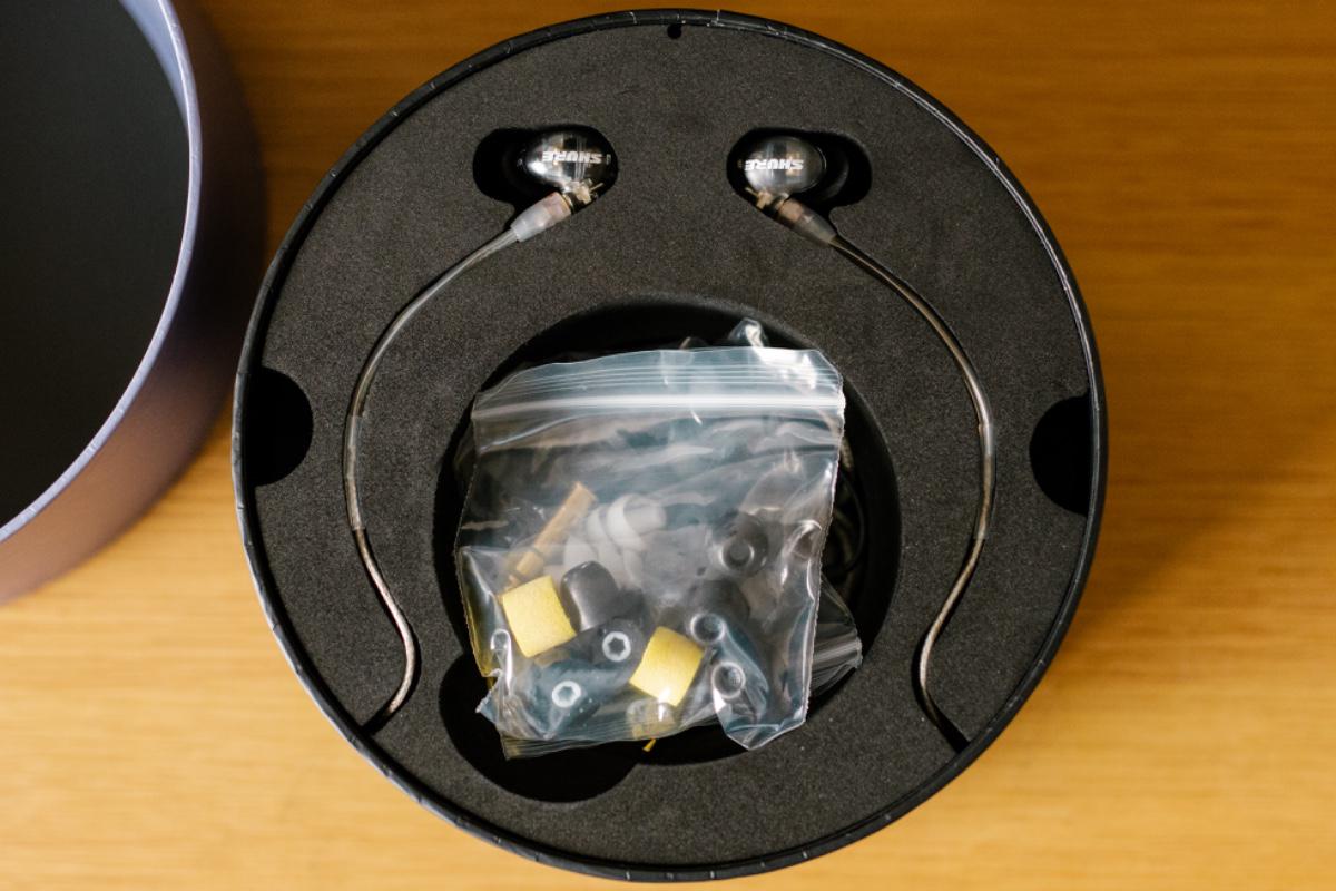 SHURE / AONIC4 SE42HYBK+UNI-A ブラック 高遮音性イヤホン