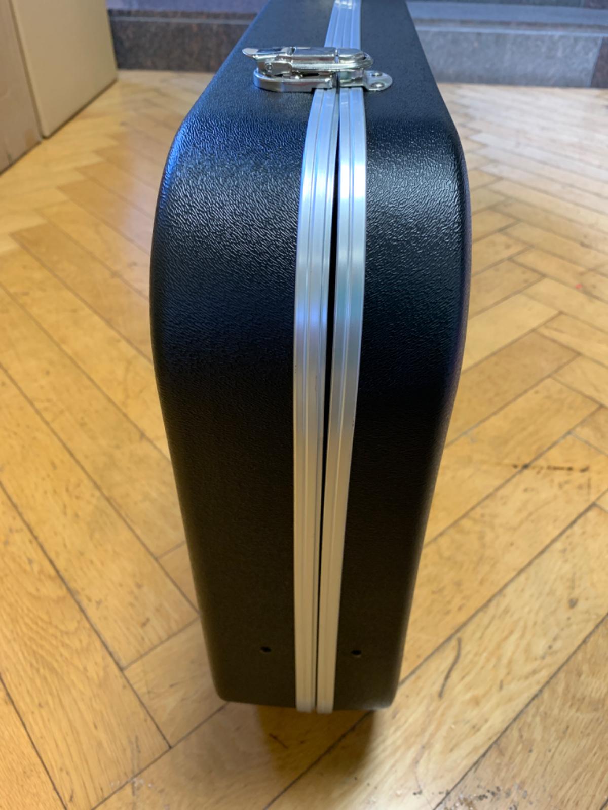 SKB (エスケービー) / 4 ベース用ハードケース D0556