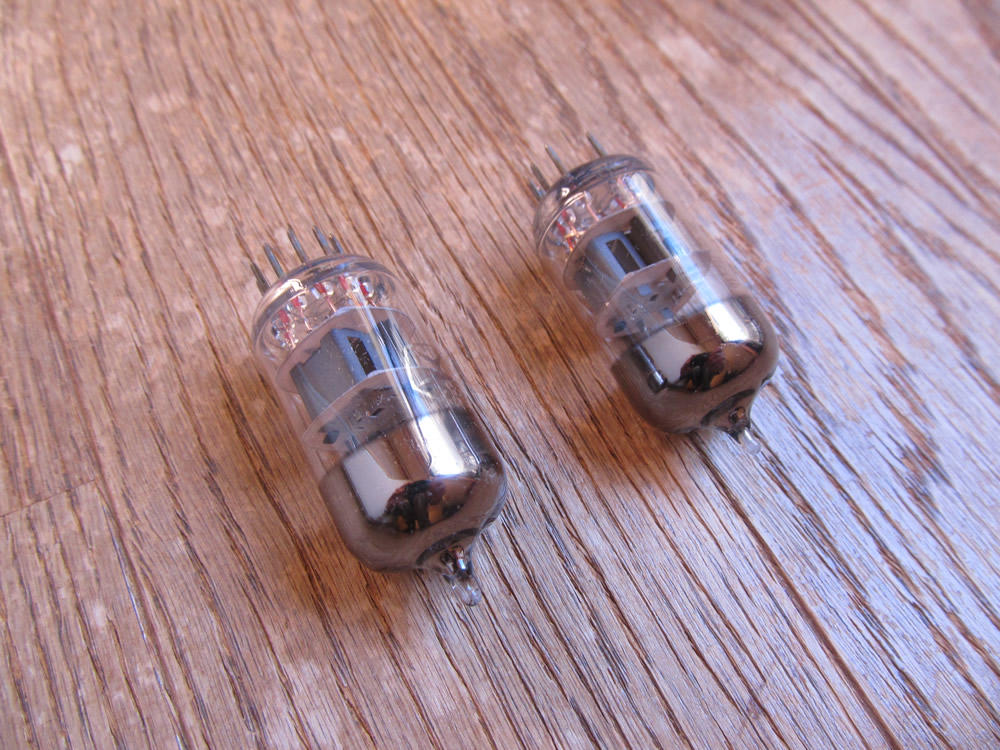 ロシア製真空管 / 6N2P (ECC83 12AX7類似) VOSKHOD 6Vヒーター 2本セット