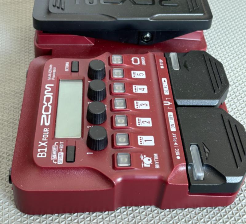 ZOOM (ズーム) / B1X FOUR ベース用マルチエフェクター