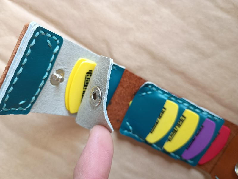 自作 / 手縫い革製ピックケース