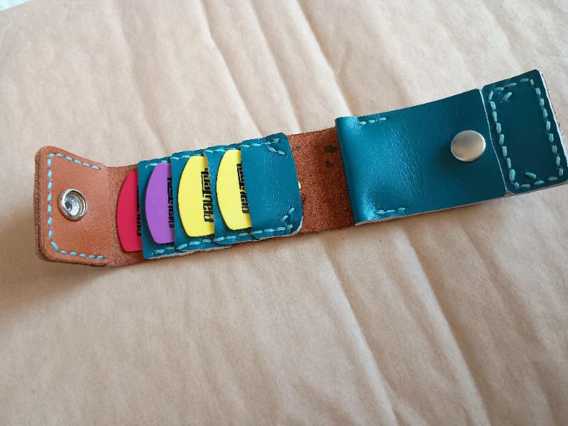 自作 / 手縫い革製ピックケース