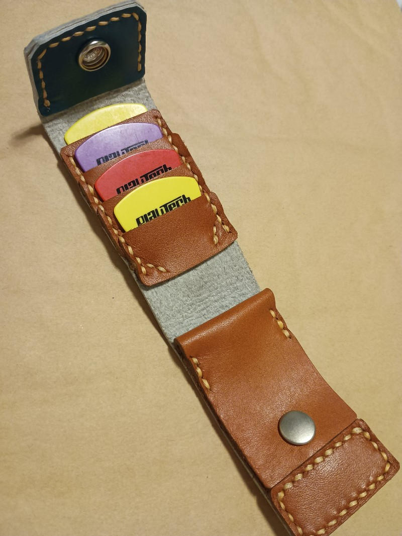 自作 / 手縫い革製ピックケース