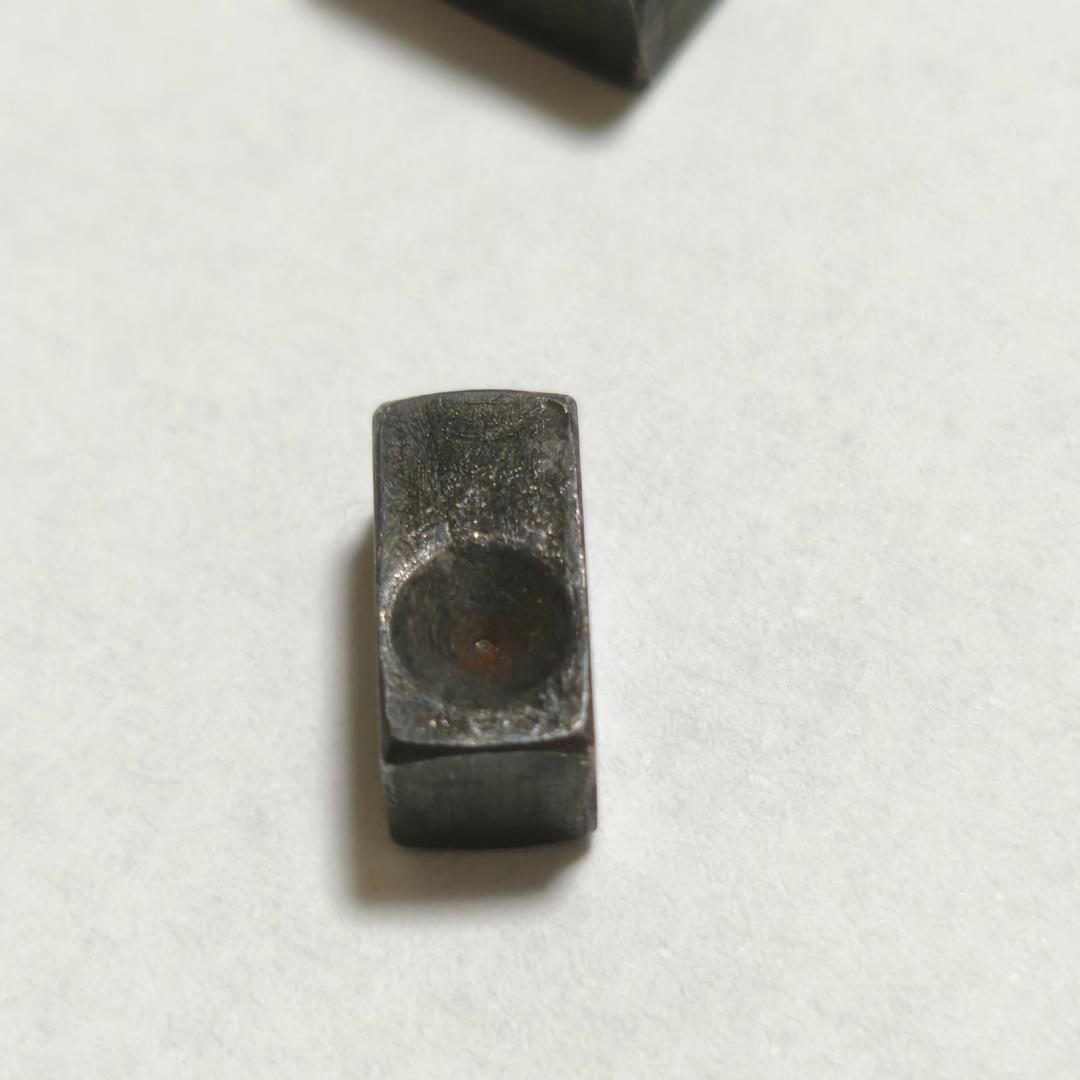 ノーブランド / トレモロ インサートブロック フロイドローズ タイプ ロック floydrose