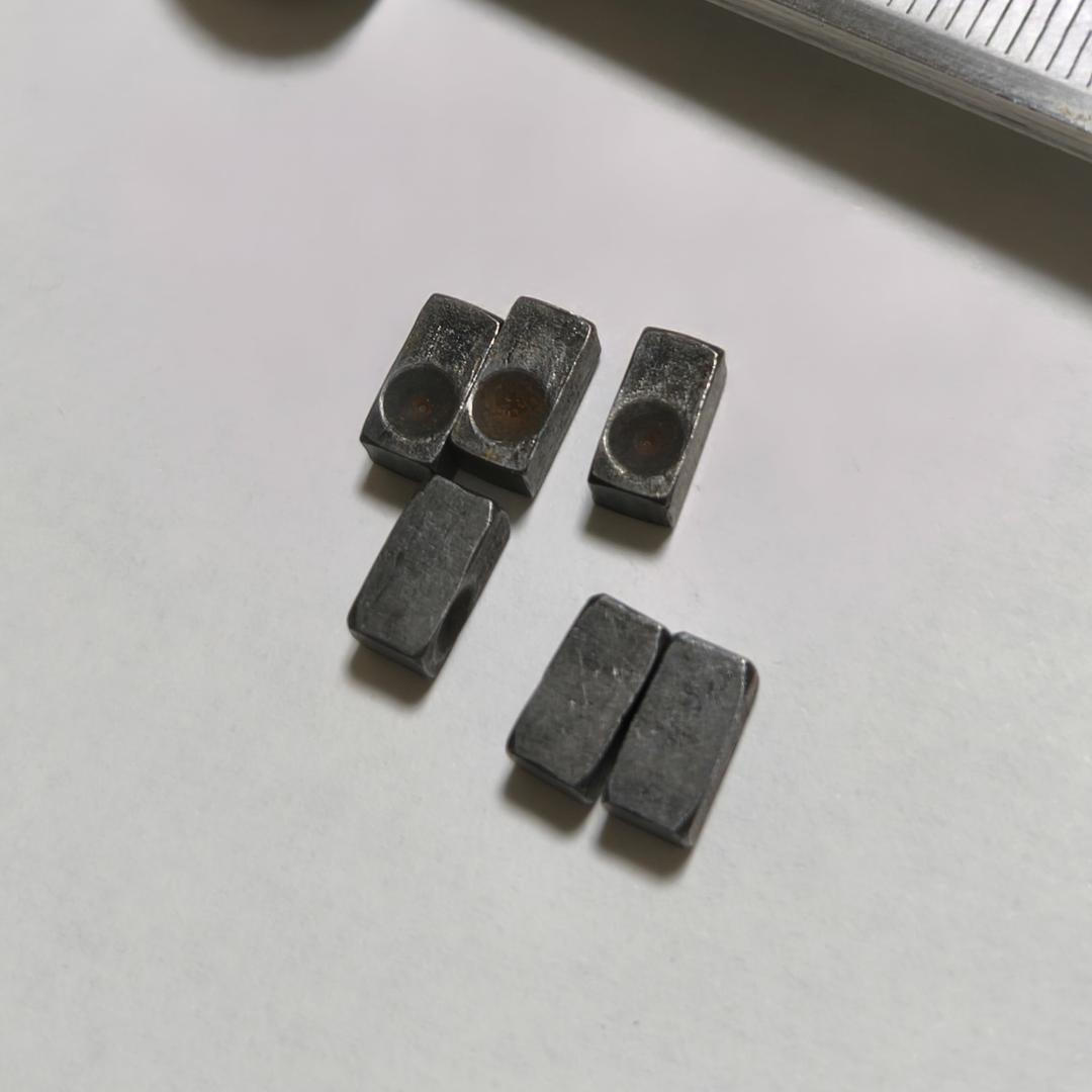 ノーブランド / トレモロ インサートブロック フロイドローズ タイプ ロック floydrose