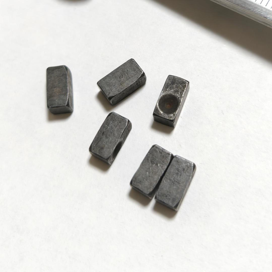 ノーブランド / トレモロ インサートブロック フロイドローズ タイプ ロック floydrose