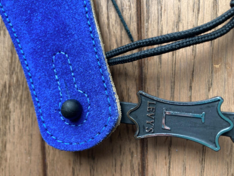 LEVY'S ( レヴィース ) / LEVY'S スエード/コンチョ/ビーズ ギター ストラップ CANADA made//キーホルダー付