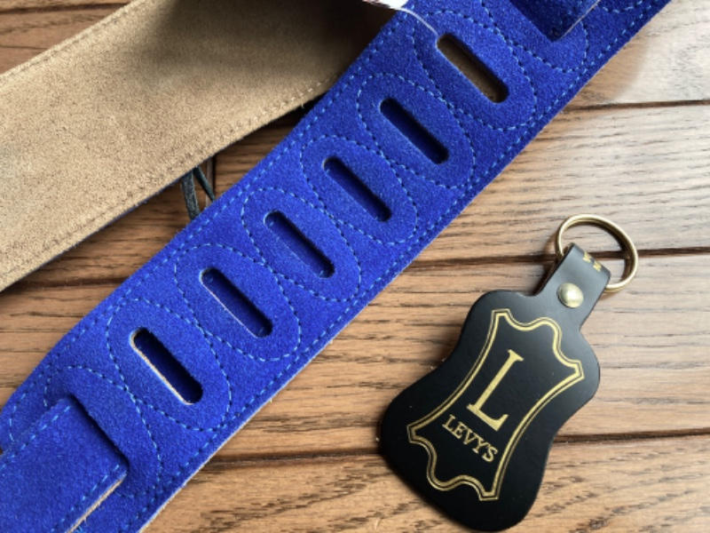 LEVY'S ( レヴィース ) / LEVY'S スエード/コンチョ/ビーズ ギター ストラップ CANADA made//キーホルダー付