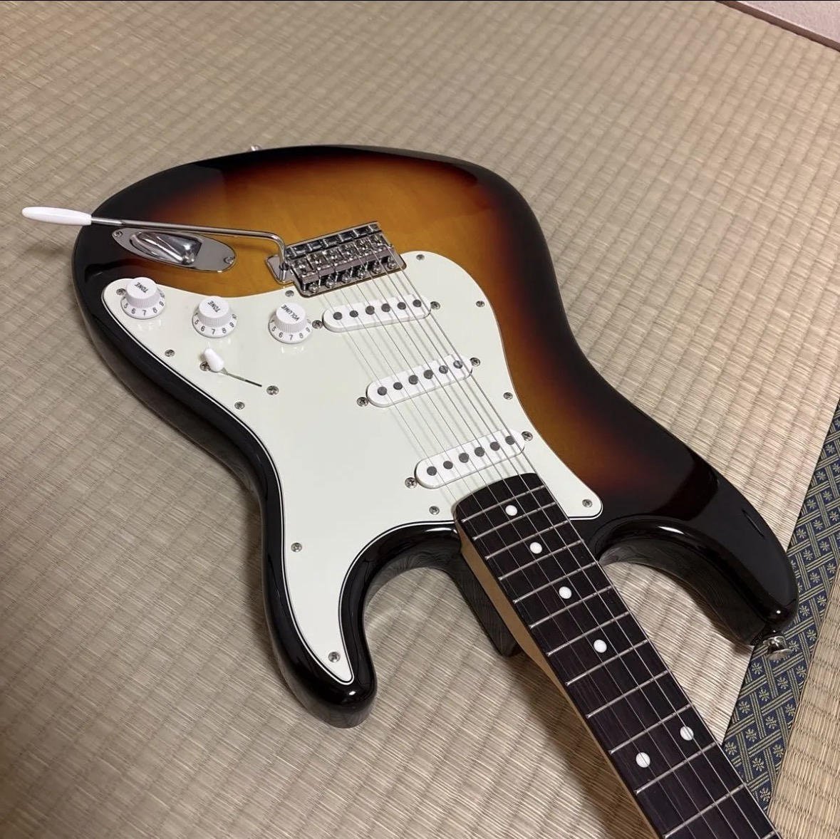 FENDER (フェンダー) / Made in Japan Traditional 60s Stratocaster 3-Color Sunburst