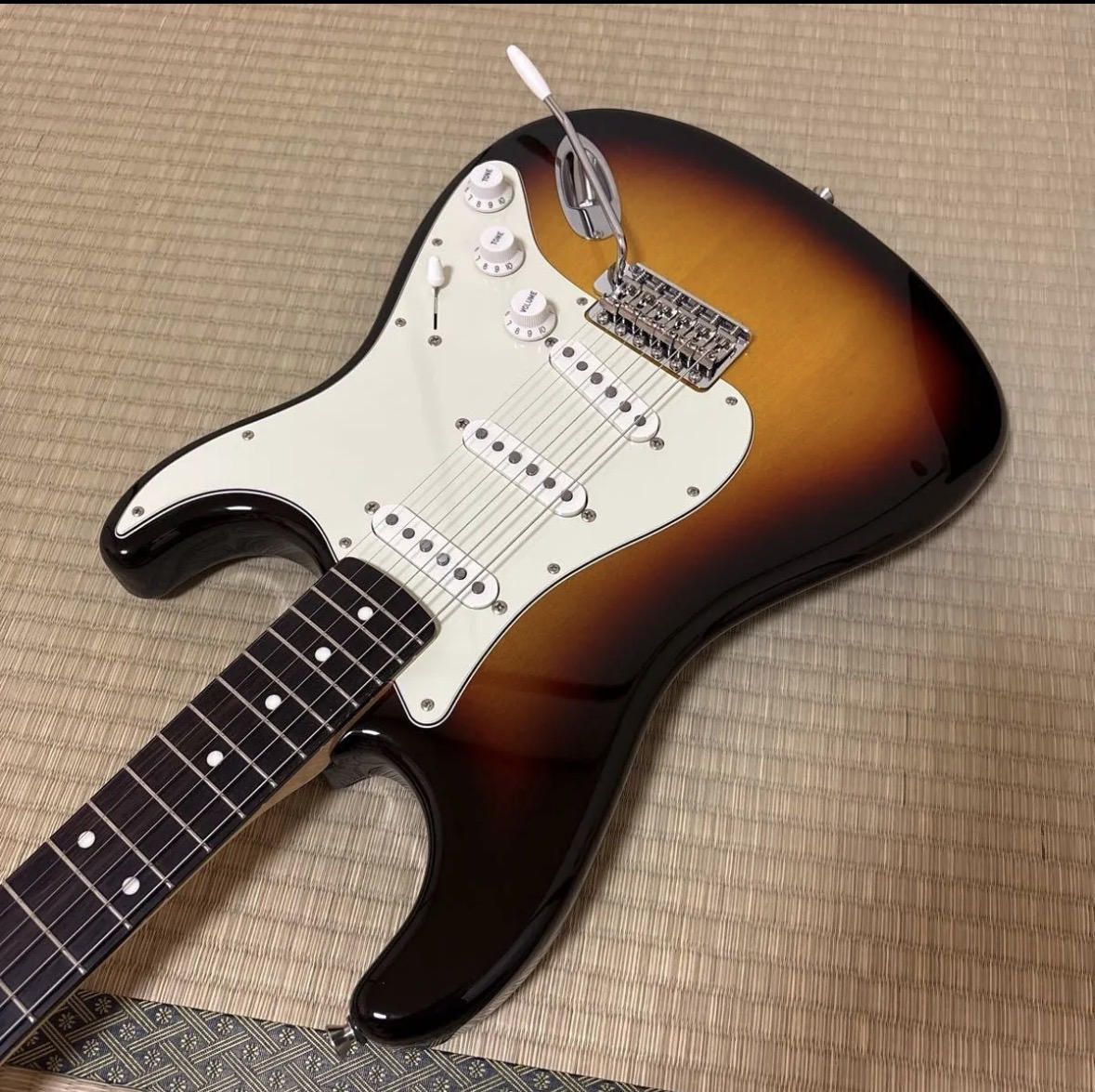 FENDER (フェンダー) / Made in Japan Traditional 60s Stratocaster 3-Color Sunburst