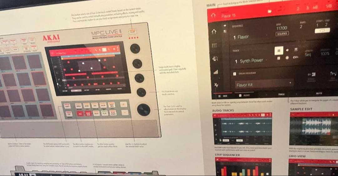 AKAI (アカイ) / MPC Live II Retro Edition