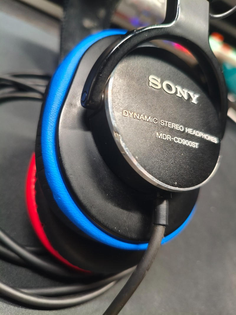 SONY (ソニー) / MDR-CD900ST 密閉型スタジオモニターヘッドホン