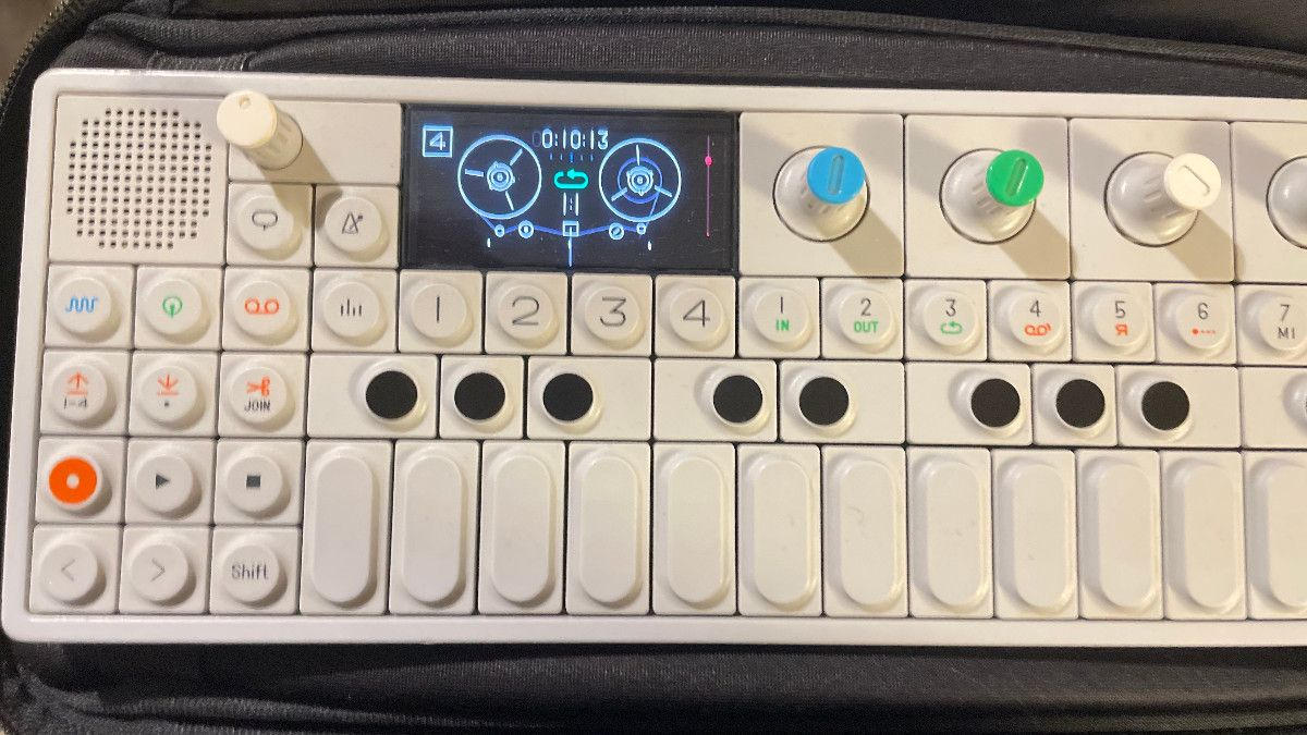 TEENAGE ENGINEERING (ティーンエイジ エンジニアリング) / op-1