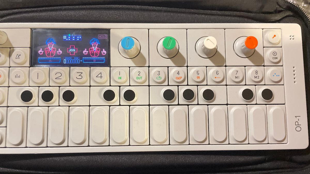 TEENAGE ENGINEERING (ティーンエイジ エンジニアリング) / op-1