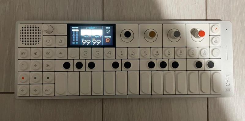 TEENAGE ENGINEERING (ティーンエイジ エンジニアリング) / OP-1 field