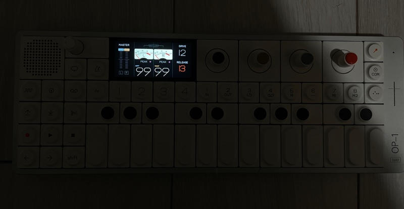 TEENAGE ENGINEERING (ティーンエイジ エンジニアリング) / OP-1 field