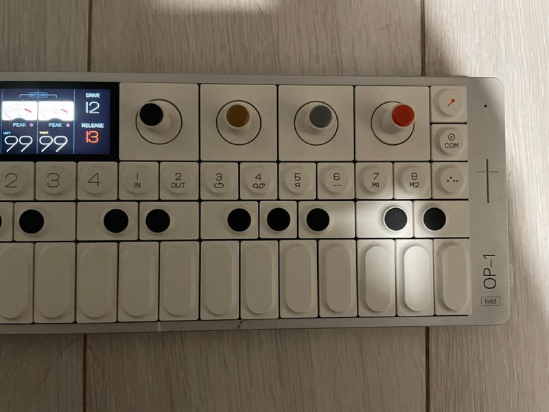 TEENAGE ENGINEERING (ティーンエイジ エンジニアリング) / OP-1 field