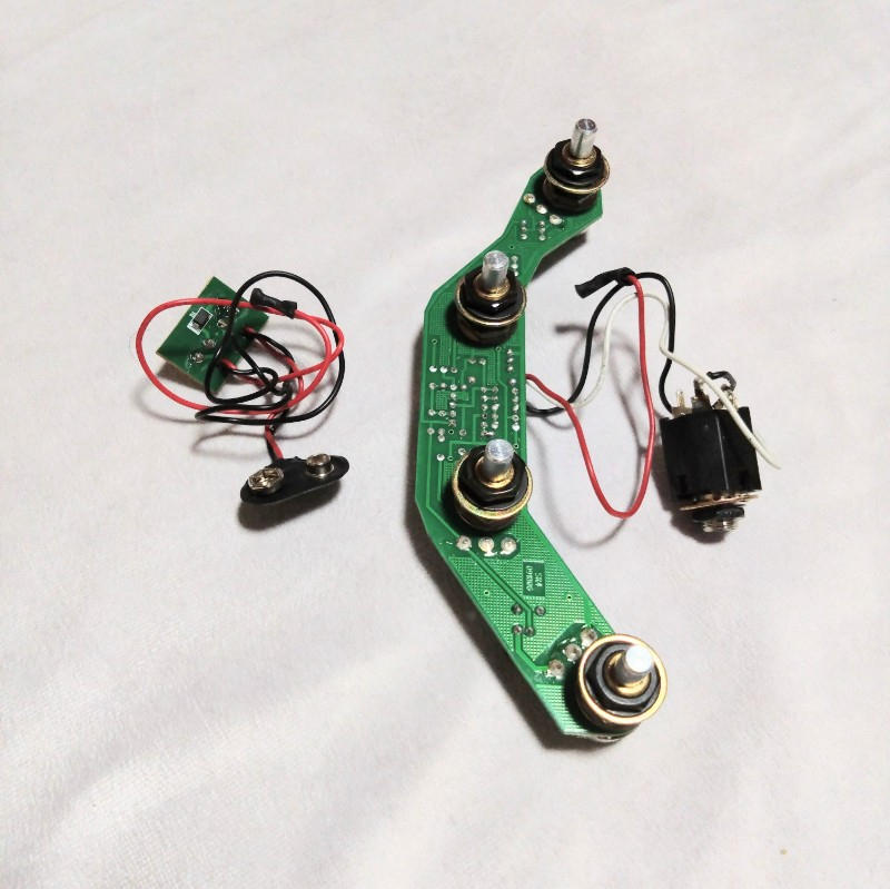 STERLING (スターリン) / 【非売品】スティングレイベース用純正プリアンプ+バッテリースナップ 3band EQ