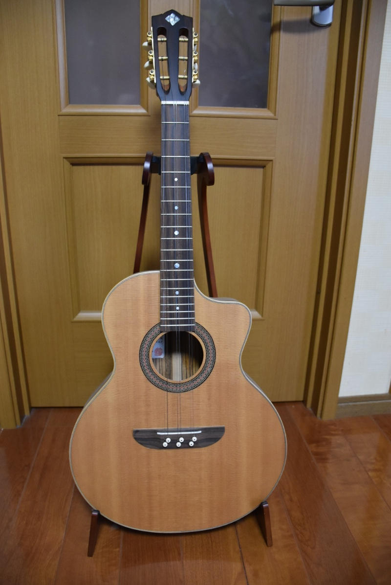 小坂弦楽器工房 / キューバントレス CT-20