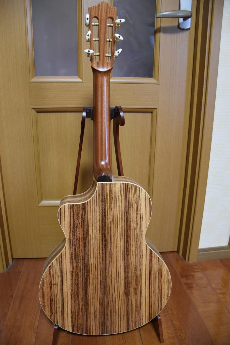 小坂弦楽器工房 / キューバントレス CT-20