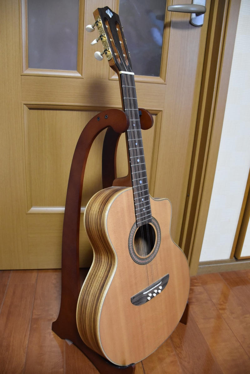 小坂弦楽器工房 / キューバントレス CT-20