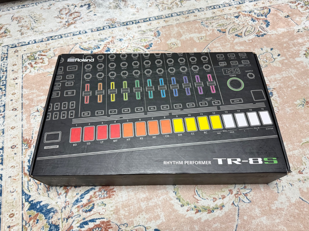 ROLAND (ローランド) / 美品 Roland TR-8S リズムマシン(Roland純正フォンケーブル付き)