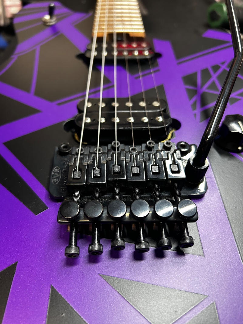 LEG MUSIC PRO. / EVH wolfgang STD.ベースにパープルバンブルビーにしました。LEG MUSIC PRO.van halen