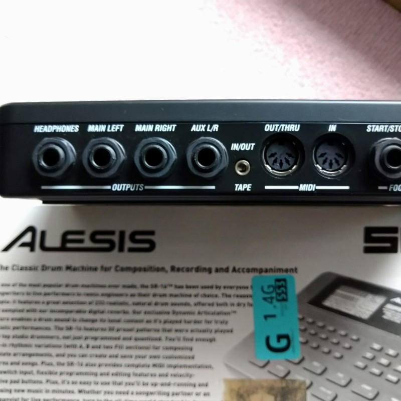 ALESIS (アレシス) / SR-16 リズムマシン/ドラムマシン