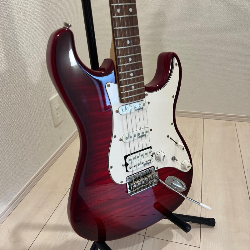 BUSKER’S / 《美品》BUSKER'S エレキギター BST-2H 赤 キルトメイプル アーム付 ストラトキャスター 島村楽器