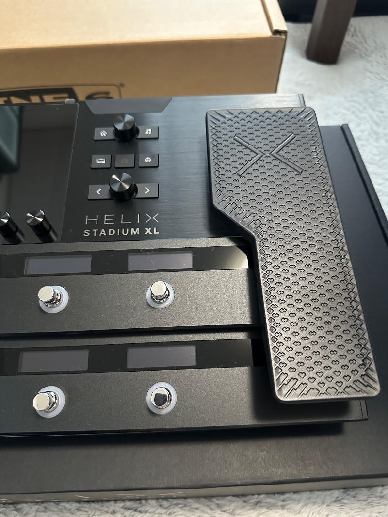 Line 6 (ライン6) / 新品同様 Helix Stadium XL Floor マルチプロセッサー ライン6