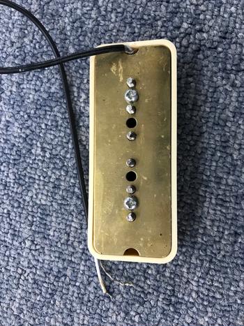 不明 / P90タイプピックアップ