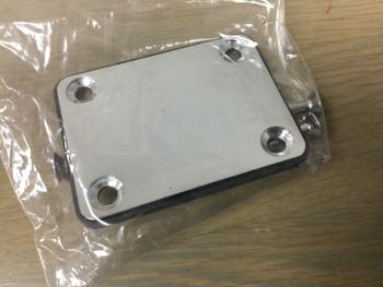 不明 / ネック固定プレート