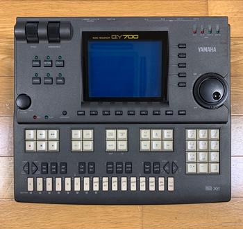 YAMAHA  / QY700