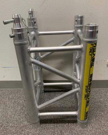 目立つ！ / 四角トラス 立ち入り禁止 50cm A266