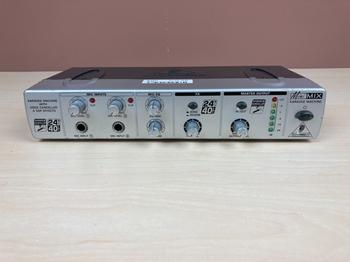 BEHRINGER (ベリンガー) / カラオケマシン・プリアンプ　COM800