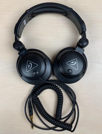 BEHRINGER (ベリンガー) / HC200 密閉型ヘッドホン