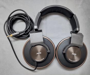 AKG (アーカーゲー) / K550 密閉型ヘッドホン