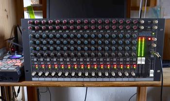 MACKIE (マッキー) / MACKIE LM-3204 STEREO LINE MIXER