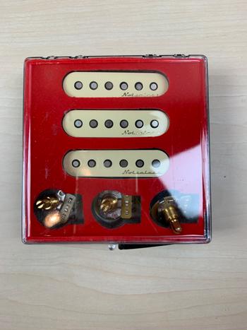 FENDER (フェンダー) / Vintage Noiseless Strat Pickups Set D0371