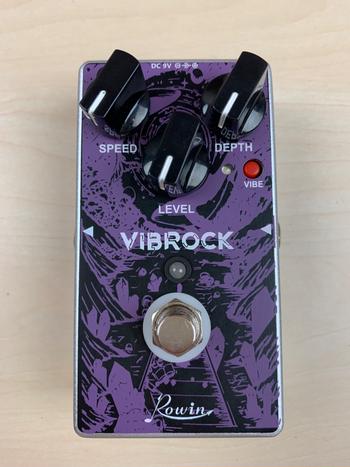 ROWIN (ローウィン) / VIBROCK ギターエフェクター D0593