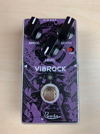 ROWIN (ローウィン) / VIBROCK ギターエフェクター D0594