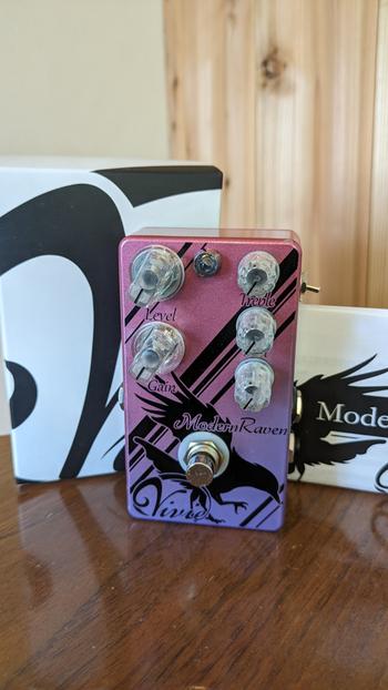 Vivie (ビビー) / ModernRaven ディストーション