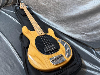 STERLING (スターリン) / Ray34 アクティブPU 3バンドEQ搭載の本家直系サウンド 定価151,200円 アッシュボディ