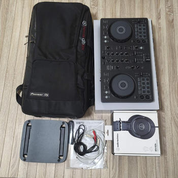 Pioneer DJ (パイオニア) / 美品 Pioneer DJ コントローラー DDJ-FLX4 新品ヘッドホン バッグ PCスタンド付